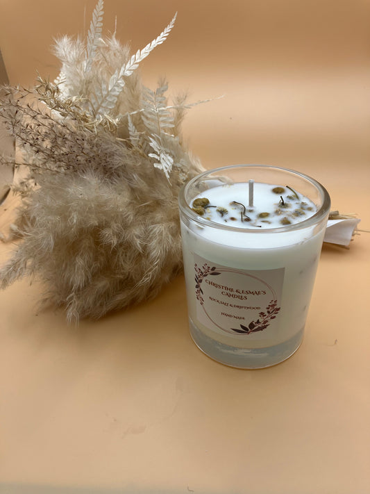 Serenity in a Jar: Rock Salt & Driftwood Fragrance Candle with Chamomile flowers in a 30 cl jar